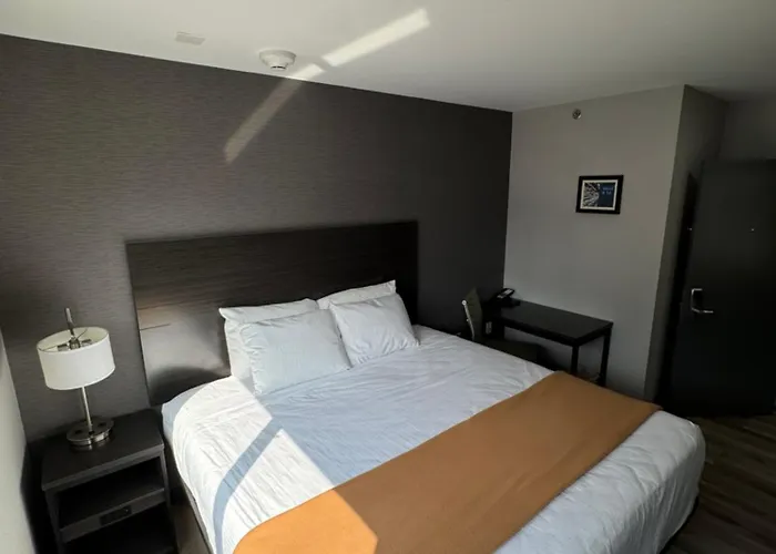 The Villa - Long Island City